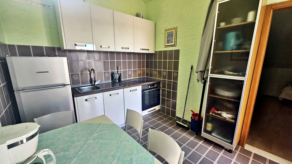 Čudovita dalmatinska hiša v Sevidu na odlični lokaciji z bazenom in razgledom